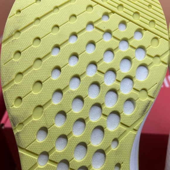 New MSRP $150 Lane Eight Men's Relay Trainer Shoes in Key Lime - Size 13 - Picture 13 of 16